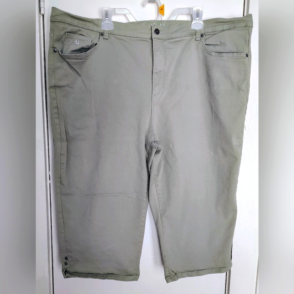Gloria Vanderbilt Amanda Capri, Lt Sage Green, Size 24W